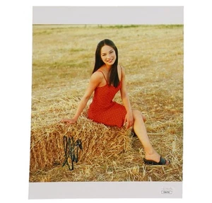 KRISTIN KREUK SIGNED AUTOGRAPHED 8x10 PHOTO LANA LANG SMALLVILLE JSA COA - Picture 1 of 2