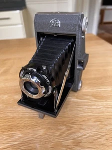 1953 Ross Ensign Snapper folding camera. Grey finish. Excellent condition. - Picture 1 of 7