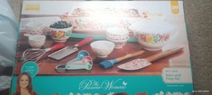 The Pioneer Woman Fancy Flourish 20-teiliges Back- und Vorbereitungsset. Neu im Karton. Melamin - Bild 1 von 4