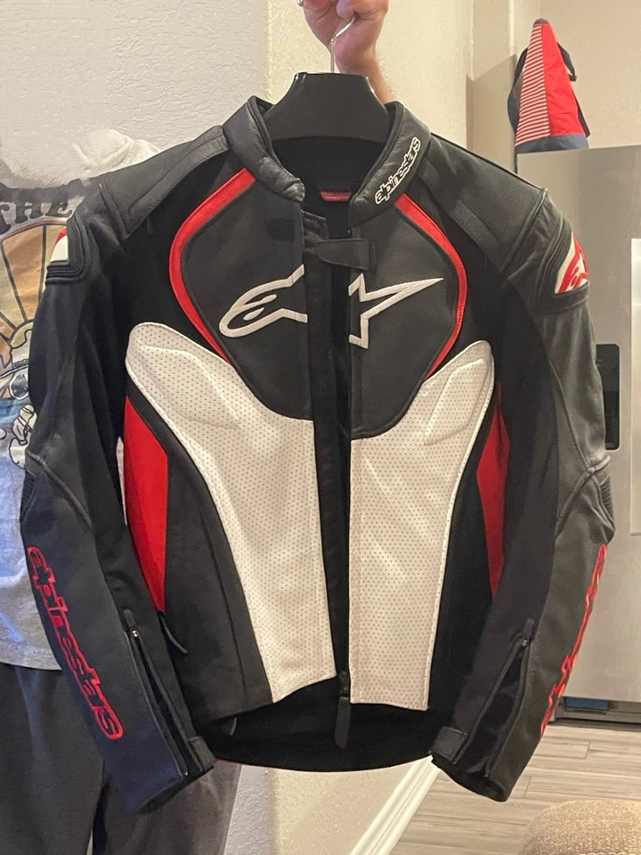 Jaqueta de couro Alpinestars Jaws preto/branco/vermelho46 - Imagem 1 de 4
