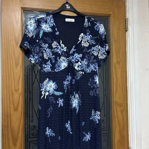 Gorgeous M&S Peruna maxi dress Blue floral Short Sleeve Size 16 Tie Belt V Neck - Picture 1 of 2
