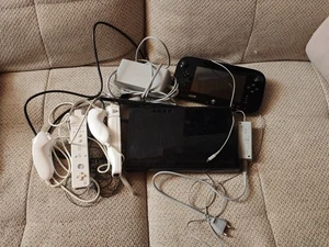 Nintendo Wii U in gutem Zustand – mit 2 Controllern, Motion Plus, Nunchucks - Bild 1 von 5