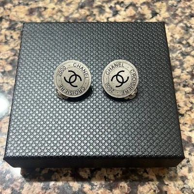 Pendientes CROISIERE CHANEL 00C CC Mark 2000 accesorios metal plata/negro Foto 1 de 4