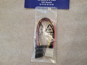 Câble Alimentation 14-000107040 SATA 4 Pins IDE Male à 2 x 15 Pins SATA Femelle - Picture 1 of 5