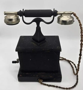 Antiguo teléfono de escritorio de manivela de madera y metal - Imagen 1 de 9