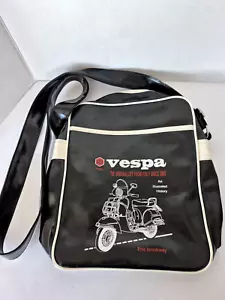 Bolso de hombro para computadora portátil Vespa An Illustrated History Eric Brockway Italia negro blanco - Imagen 1 de 10