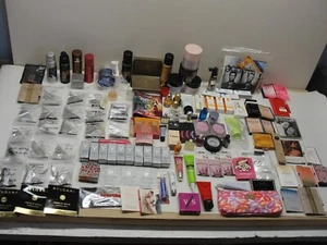 LOT 130 ASSORTED PERFUMES MAKE-UP SAMPLES GUGGI PRADA SMASH BOX VICHY VERSACE - Picture 1 of 23
