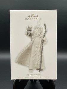 Hallmark Keepsake By Santa's Light adorno de Navidad 2012 porcelana y metal - Imagen 1 de 6