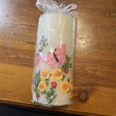 Vela Pilar Floral Decorativa-Sin Perfume-6" Alto-Mariposas-Jardín Primavera Foto 1 de 2