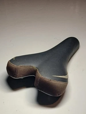 Bontrager Cycles 公路自行车鞍座 255/144 毫米 Gry Cmfort 混合动力车,SantaCruz 美国 — 第 1/4 张图片