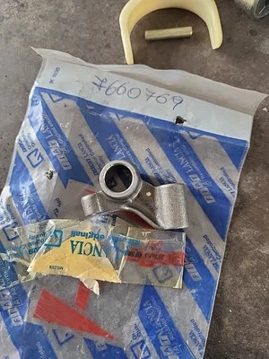 ORIGINALE 7660769 MARTELLETTO BILANCIERE SINISTRO FIAT PANDA 141 CINQUECENTO - Immagine 1 di 4