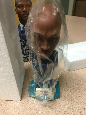 VINTAGE & GORGEOUS BYRON SCOTT NEW ORLEANS HORNETS NOW PELICANS BOBBLEHEAD NIB Cover