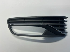Adeckung rechts 6C0 854 662 C RYP Volkswagen Originalteil (37) - Bild 1 von 2