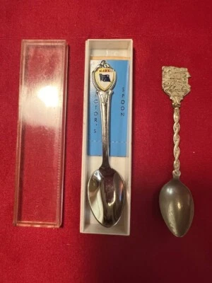 Vintage Lot of 2 Metal Souvenir Spoons ALASKA State  H10 Foto 1 de 4