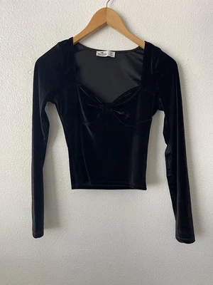 Hollister Black Velvet Long Sleeve Sweatheart Crop Top Vampy Romantic Sz XS  — 第 1/4 张图片