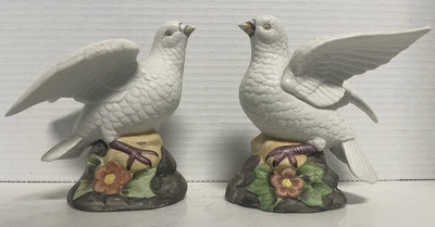 Vintage Pair Of Turtle Dove Figurines Unmarked - Image 1 of 4