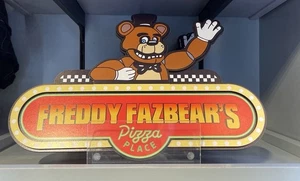 Universal Halloween Horror Nights HHN FNAF Five Nights At Freddy’s Holzschild - Bild 1 von 2