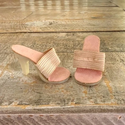 Zapatos de muñeca de tacón rosa Madame Alexander de colección grandes Revlon Cissy Foto 1 de 4