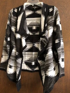 Damengröße S Langarm schwarz & weiß Pullover Rückenlänge 22" vorne 28" - Bild 1 von 4