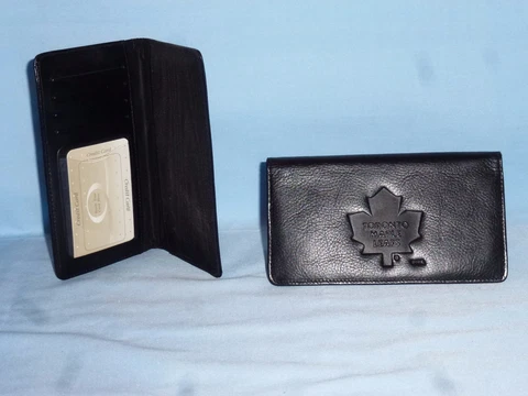 TORONTO MAPLE LEAFS   Leather Checkbook NEW   black + Cover