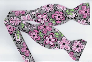 Retro Bow tie, Groovy Pink Daisies on Gray, 60's 70's, Flower, Self-tie Bow Tie - Picture 1 of 5