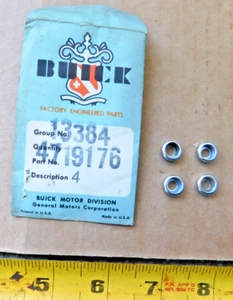4 NOS CONVERTIBLE FOLDING TOP DUST BOOT RETAINERS FOR CIRCA 1957-58 BUICK CARS - Foto 1 di 2