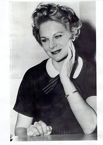 1955 Vintage Photo Santa Monica courtroom actress Aniita Phillips wins alimony - Picture 1 of 2