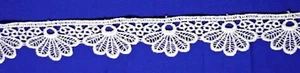 Spitze weiß Blumen 4,50 Meter x 4 cm breit Makramee Bordüre Glanzgarn - Bild 1 von 3