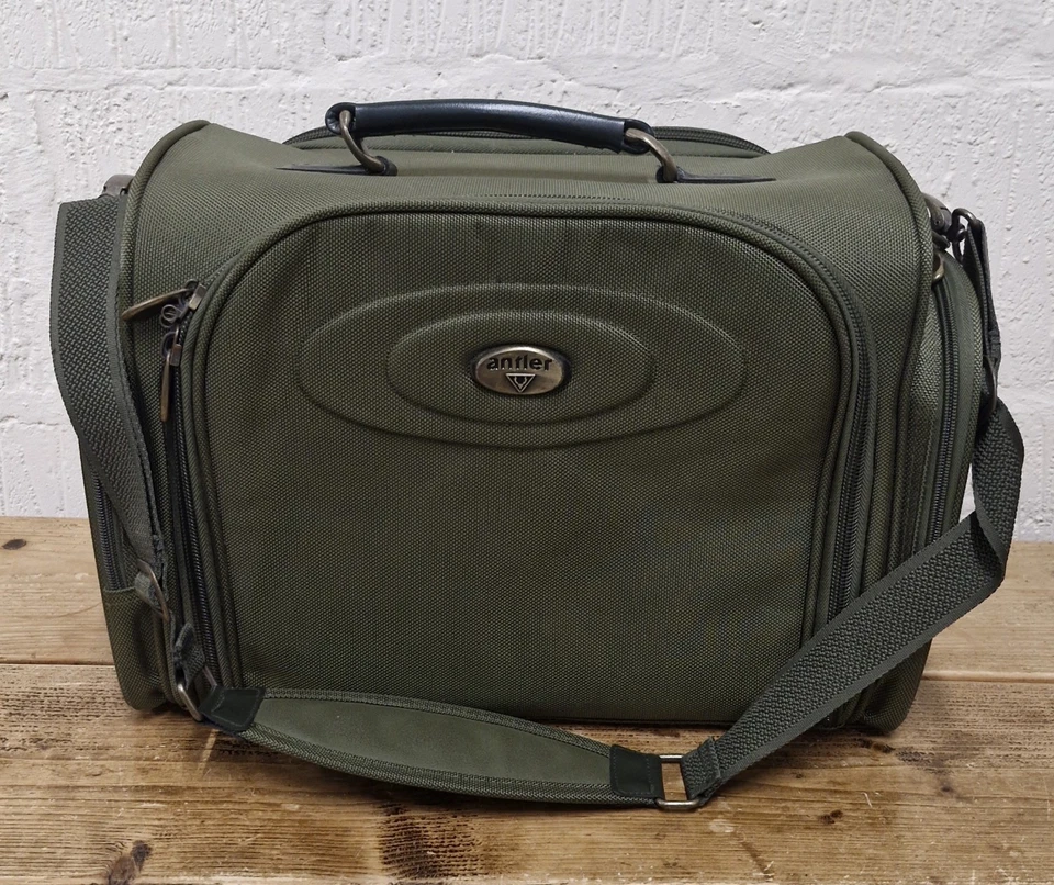 Antler Green Travel Bag with Shoulder Strap 44cm x 31cm x 23cm - Image 1 of 4