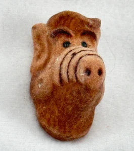 Broche Pin 1988 Alien Productions Alf Fuzzy Flocado Solapa Pin De Colección Tesoro - Imagen 1 de 7