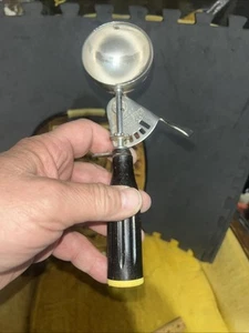 Hamilton Beach Model 67 Ice Cream Scooper Vintage - Yellow Cap - Picture 1 of 1