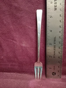 Sterling Towle CRAFTSMAN COCKTAIL FORK 5 3/4" 20 g No Monogram - Picture 1 of 4
