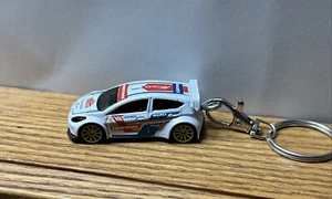 Hot Wheels 12 Ford Fiesta GBD57 weiß 2019 Mystery Models Custom KeychaIN - Bild 1 von 5