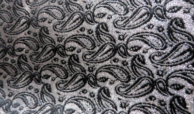 Paisley semi transparente metálico prata e preto 54" W por 3,4 jardas - Imagem 1 de 4