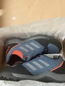 ADIDAS TERREX HYPERHIKER LOW KIDS SIZE 3 NEW WITH BOX AND TAGS. - Picture 1 of 3