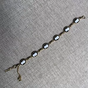 "Bracciale Tennis Cameo Vintage Bianco su Nero Intagliato con Catena di Sicurezza 8"" - Foto 1 di 5