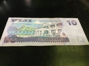 Fiji 10 Dollars (2007) - QEII/Grand Pacific Hotel/Joske's Thumb - UNC - Picture 1 of 3