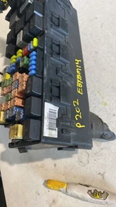 02-03 Mercury Mountaineer Fuse Box Junction Oem 3L9T 14398 GC - Picture 1 of 3