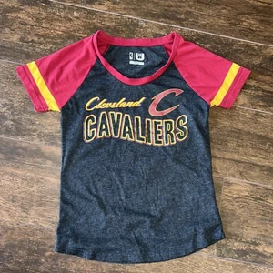 Cleveland Cavaliers Basketball NBA T-shirt Women's Small NWOT - Picture 1 of 3