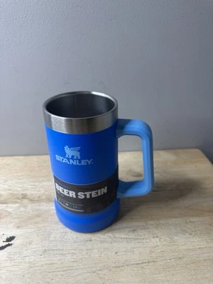 Novo Stanley Stay Chill Beer Stein 24 oz Heavy Duty Big Grip Handle Azul - Imagem 1 de 4