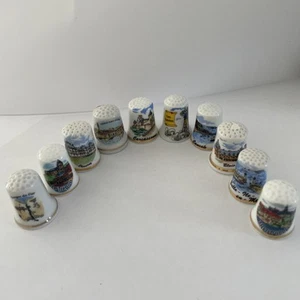 LOT DE 300 DES A COUDRE - FRANCE- PAYS DU MONDE- BOIS- PORCELAINE- FER- - Afbeelding 1 van 1