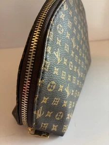 Juego de tres bolsas organizadoras de maquillaje logotipo de diseñador - Imagen 1 de 9