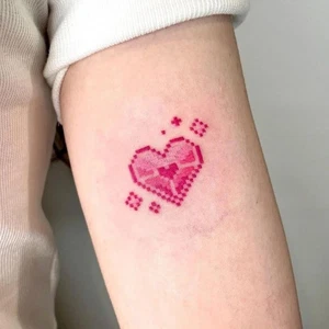 Tatuaje Temporal Estilo Bordado - Diseño Corazón Rojo Rosa, Cuerpo Falso Impermeable - Imagen 1 de 1