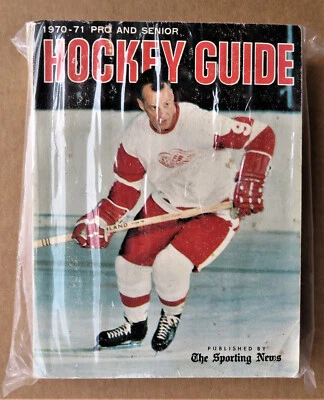   Pro & Senior 1970-71 Hockey Guide Hockey  Gordie Howe Cover Last Yr with Wings - Image 1 of 4