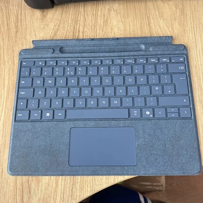 Microsoft Surface Pro Signature Keyboard Model: 1864 - Image 1 of 4