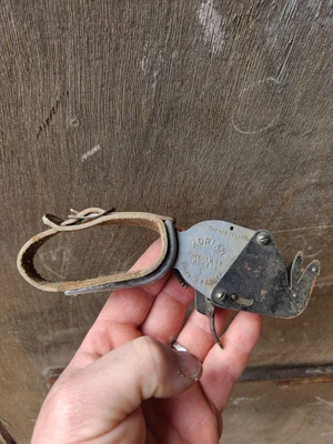 Ancien outil pince Adrian - Photo 1/4