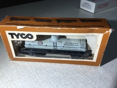 TYCO HO Single Dome Tank Car.  Diamond Chemicals. - Image 1 of 4