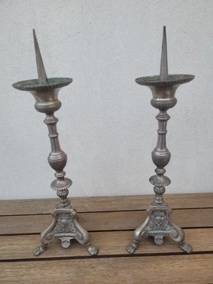 Paire De Bougeoirs Anciens Chandeliers Religieux Pique Cierge  - Photo 1/4
