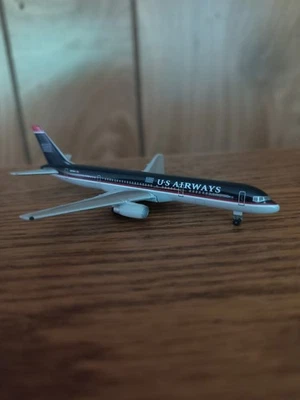 Avión modelo fundido a presión 1/500 Herpa Wings US Airways B-757-200 Foto 1 de 4