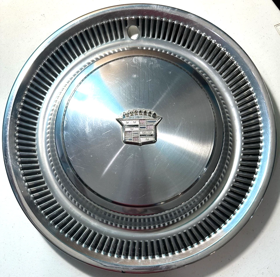 1974–76 Cadillac Fleetwood DeVille Seville 15" OEM Hubcap Wheel Cover – GM — 第 1/4 张图片